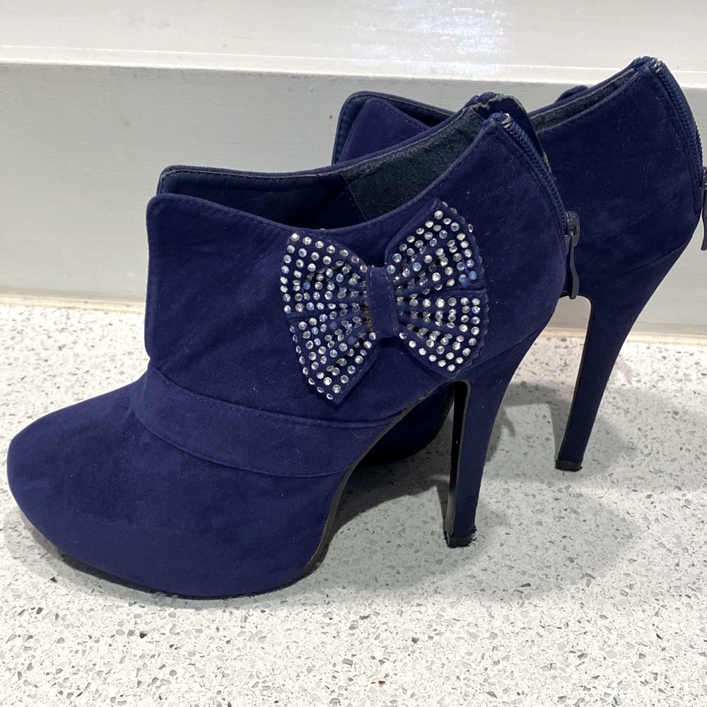 Delicacy Ankle Boots with rhinestone bows